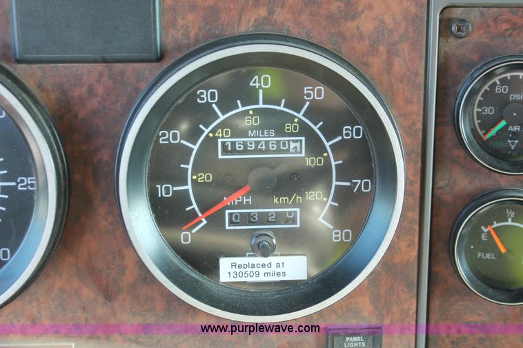 image for item I7751 2005 Kenworth T800 semi truck with Palfinger PK32080 knuckle boom crane