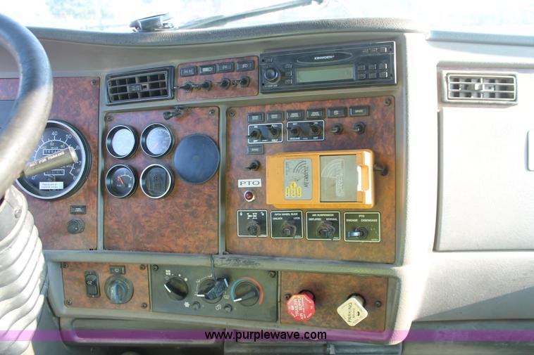 image for item I7751 2005 Kenworth T800 semi truck with Palfinger PK32080 knuckle boom crane