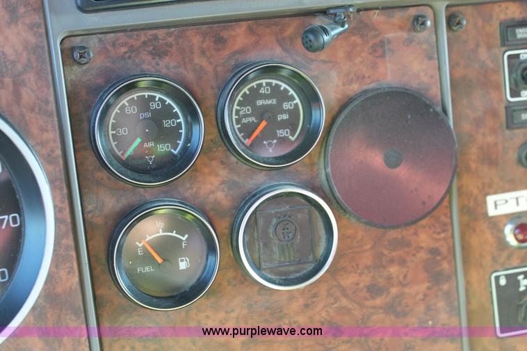 image for item I7751 2005 Kenworth T800 semi truck with Palfinger PK32080 knuckle boom crane