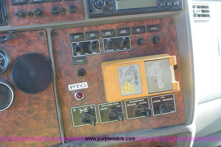 image for item I7751 2005 Kenworth T800 semi truck with Palfinger PK32080 knuckle boom crane