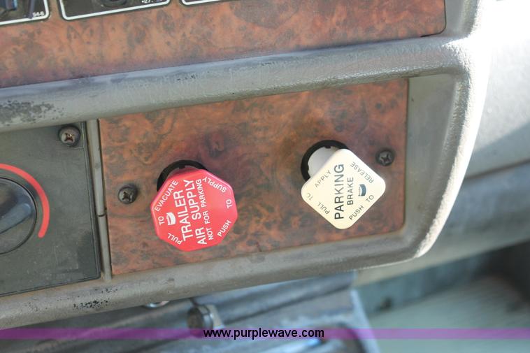 image for item I7751 2005 Kenworth T800 semi truck with Palfinger PK32080 knuckle boom crane