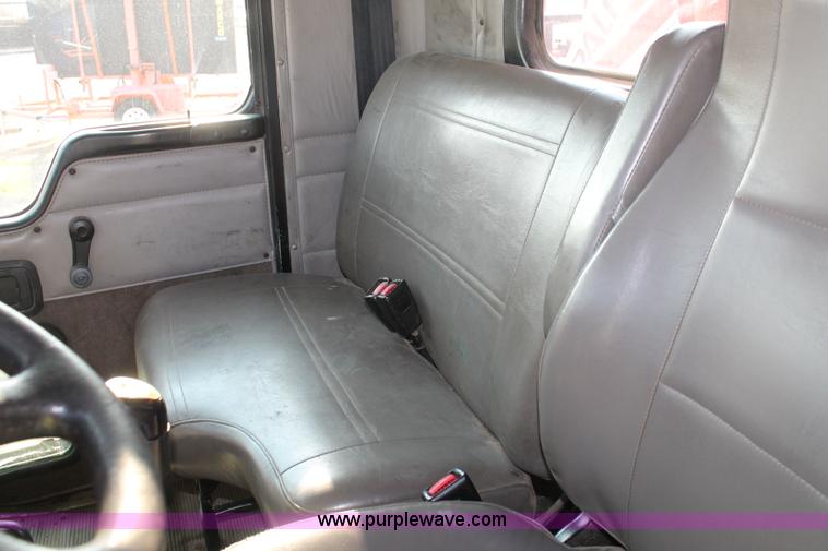 image for item I7751 2005 Kenworth T800 semi truck with Palfinger PK32080 knuckle boom crane