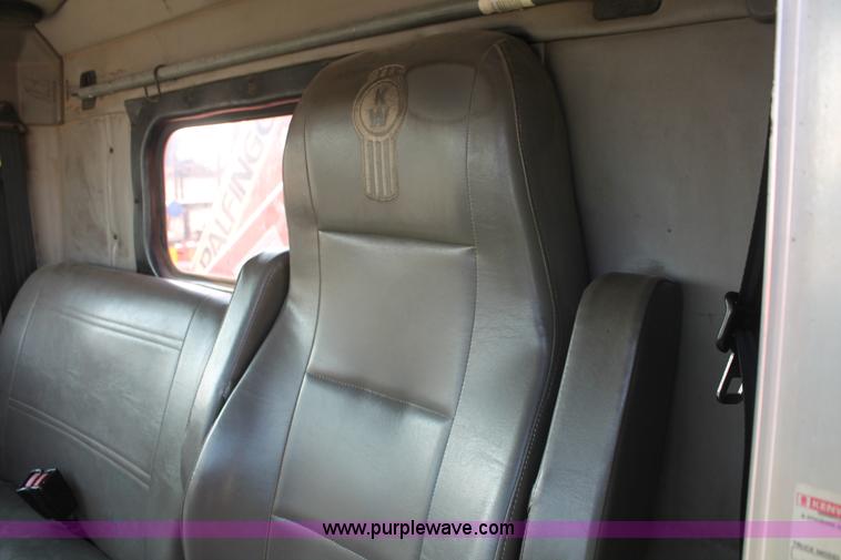 image for item I7751 2005 Kenworth T800 semi truck with Palfinger PK32080 knuckle boom crane