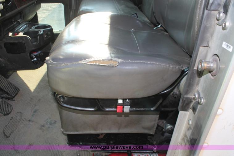 image for item I7751 2005 Kenworth T800 semi truck with Palfinger PK32080 knuckle boom crane