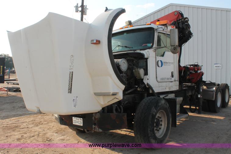 image for item I7751 2005 Kenworth T800 semi truck with Palfinger PK32080 knuckle boom crane