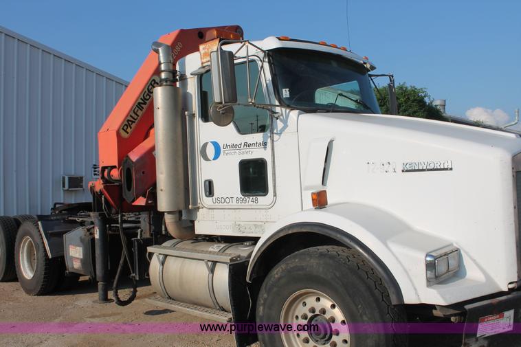 image for item I7751 2005 Kenworth T800 semi truck with Palfinger PK32080 knuckle boom crane