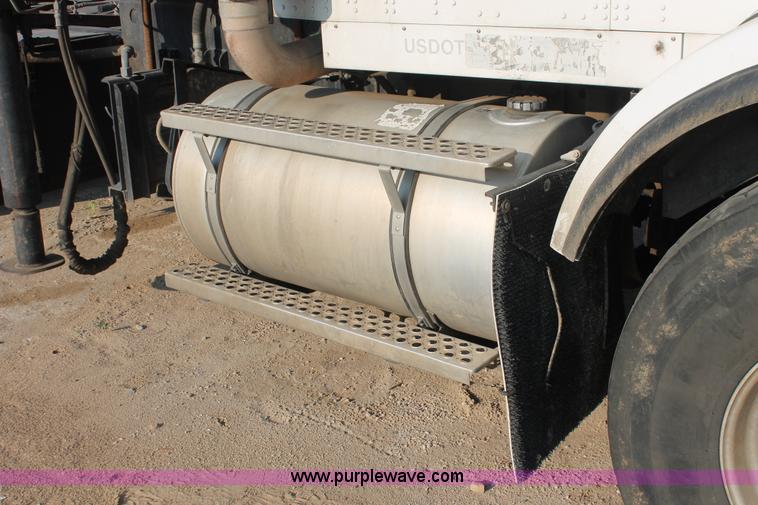 image for item I7751 2005 Kenworth T800 semi truck with Palfinger PK32080 knuckle boom crane