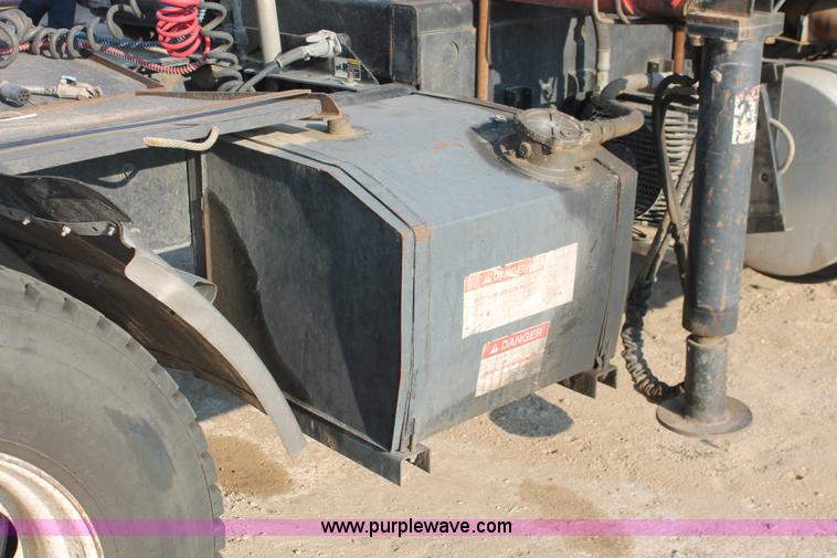 image for item I7751 2005 Kenworth T800 semi truck with Palfinger PK32080 knuckle boom crane