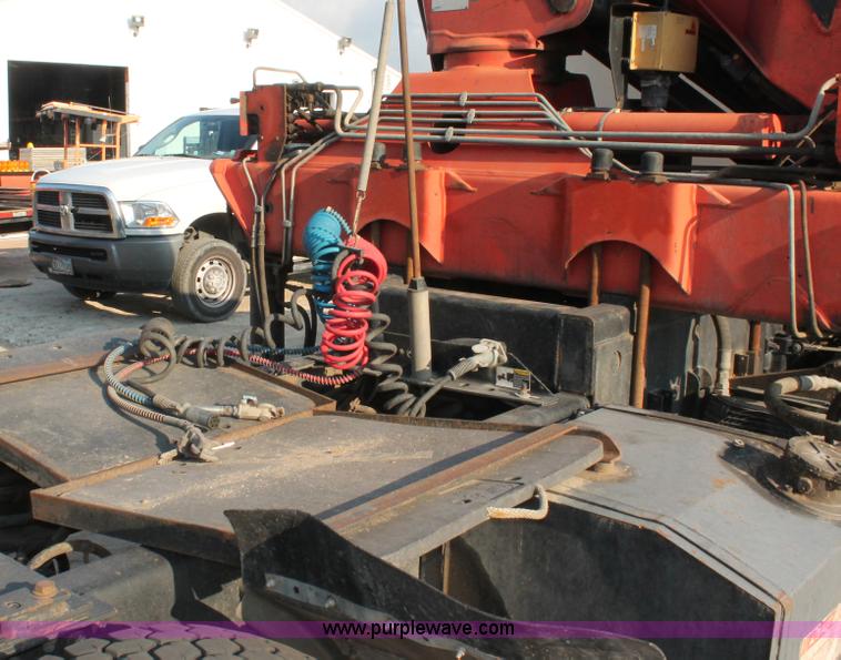 image for item I7751 2005 Kenworth T800 semi truck with Palfinger PK32080 knuckle boom crane