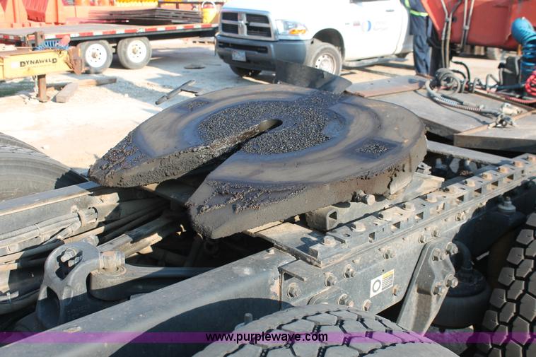 image for item I7751 2005 Kenworth T800 semi truck with Palfinger PK32080 knuckle boom crane