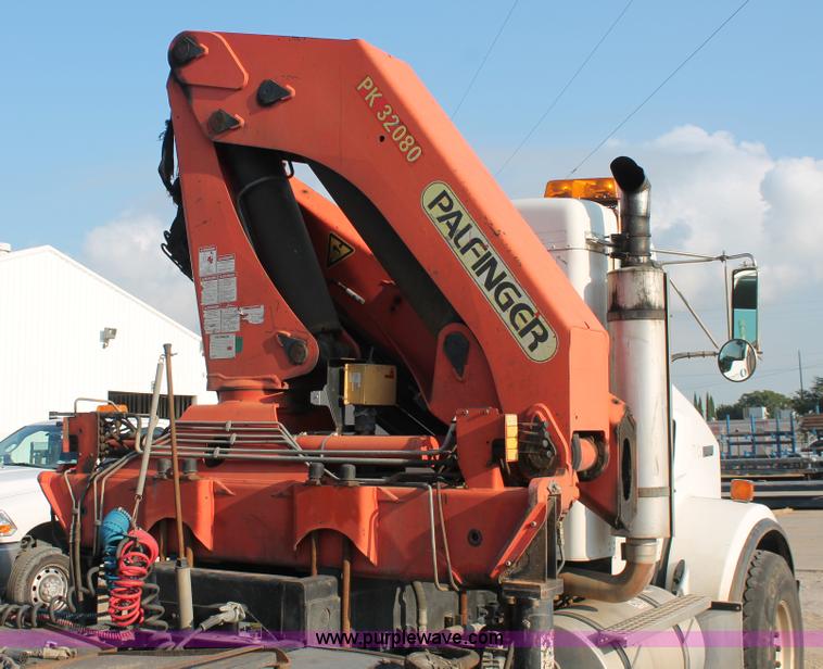 image for item I7751 2005 Kenworth T800 semi truck with Palfinger PK32080 knuckle boom crane