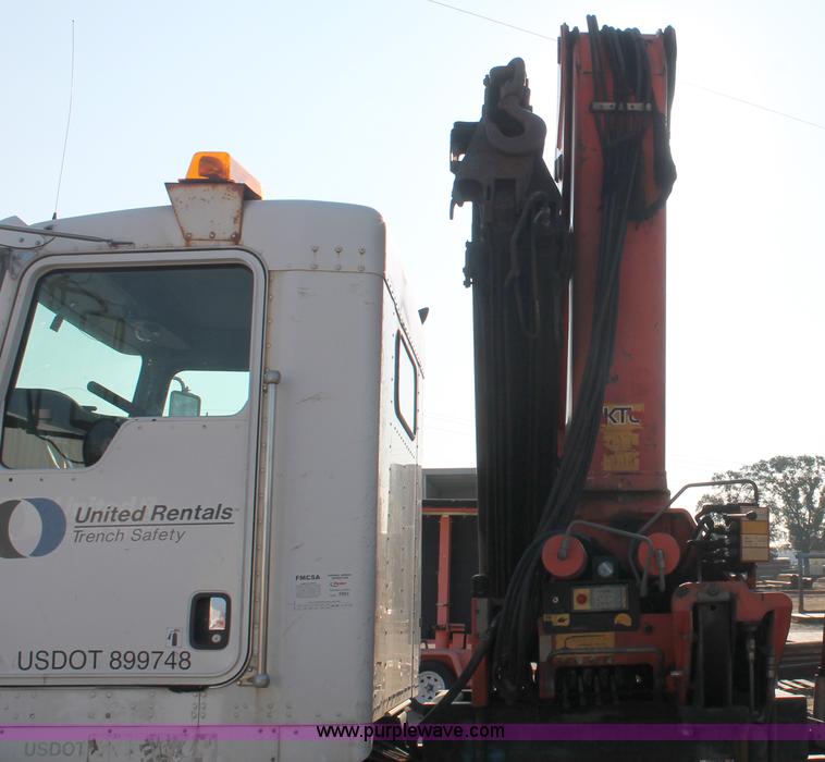 image for item I7751 2005 Kenworth T800 semi truck with Palfinger PK32080 knuckle boom crane