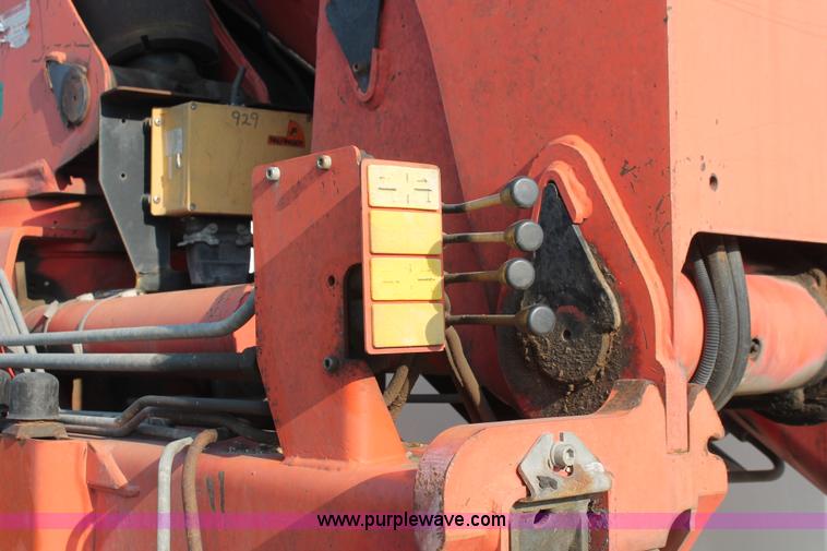 image for item I7751 2005 Kenworth T800 semi truck with Palfinger PK32080 knuckle boom crane