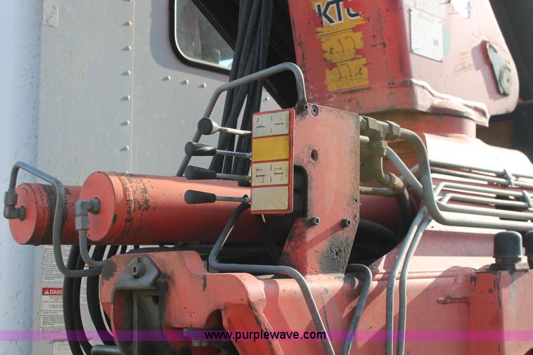image for item I7751 2005 Kenworth T800 semi truck with Palfinger PK32080 knuckle boom crane