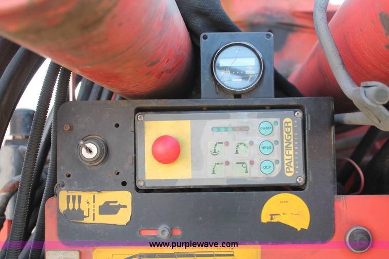 image for item I7751 2005 Kenworth T800 semi truck with Palfinger PK32080 knuckle boom crane