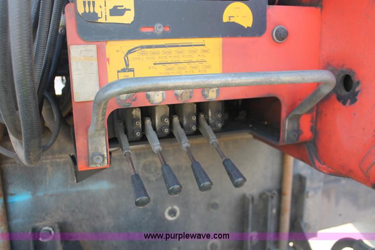 image for item I7751 2005 Kenworth T800 semi truck with Palfinger PK32080 knuckle boom crane