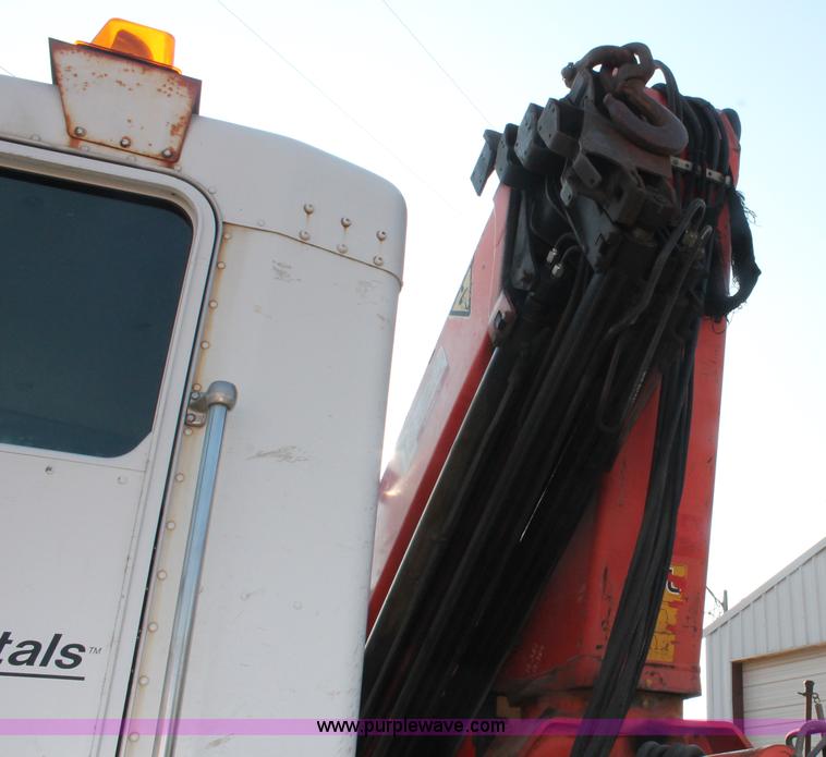 image for item I7751 2005 Kenworth T800 semi truck with Palfinger PK32080 knuckle boom crane