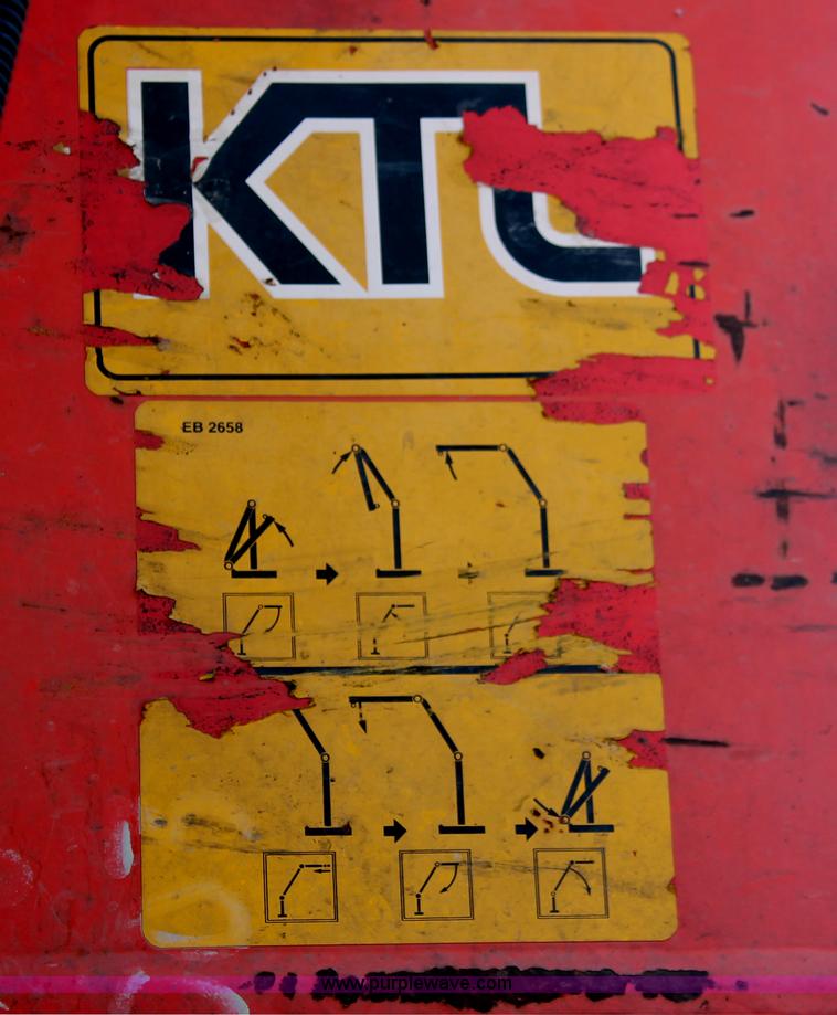 image for item I7751 2005 Kenworth T800 semi truck with Palfinger PK32080 knuckle boom crane