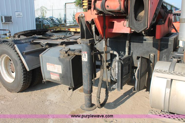image for item I7751 2005 Kenworth T800 semi truck with Palfinger PK32080 knuckle boom crane
