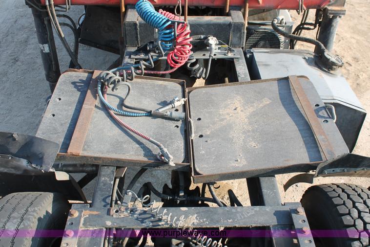 image for item I7751 2005 Kenworth T800 semi truck with Palfinger PK32080 knuckle boom crane