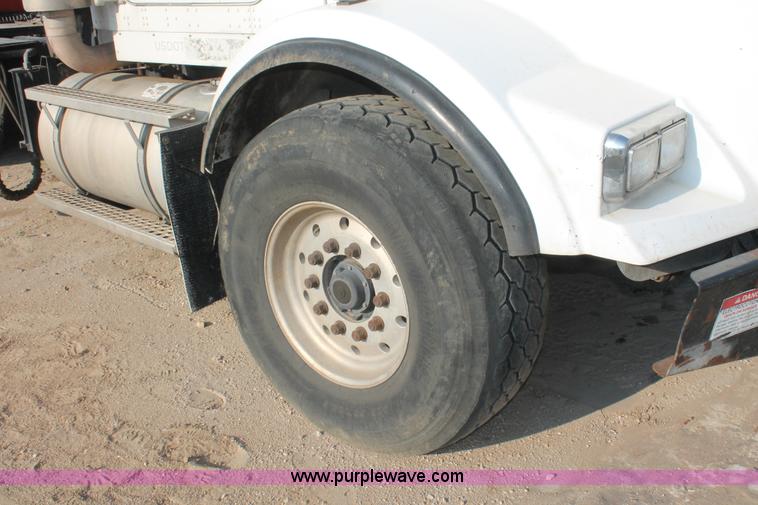 image for item I7751 2005 Kenworth T800 semi truck with Palfinger PK32080 knuckle boom crane