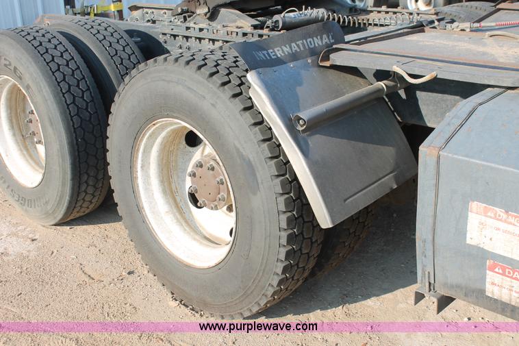 image for item I7751 2005 Kenworth T800 semi truck with Palfinger PK32080 knuckle boom crane