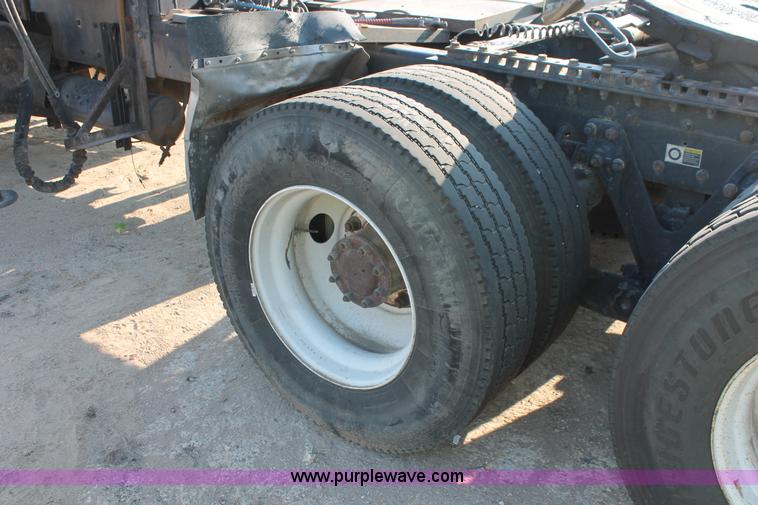 image for item I7751 2005 Kenworth T800 semi truck with Palfinger PK32080 knuckle boom crane