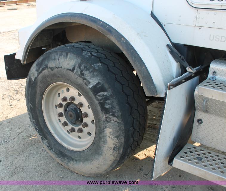 image for item I7751 2005 Kenworth T800 semi truck with Palfinger PK32080 knuckle boom crane