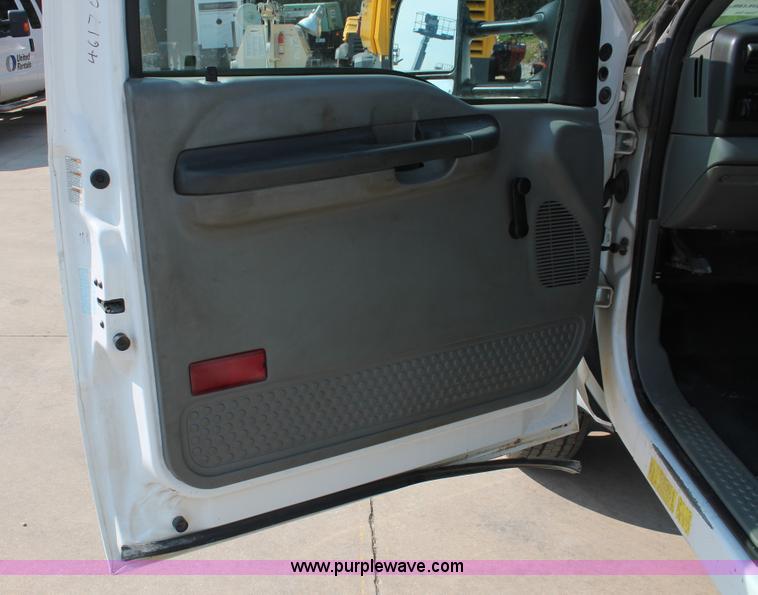 image for item I7756 2003 Ford F550 XL Super Duty service truck