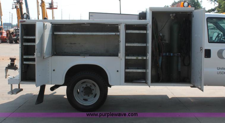 image for item I7756 2003 Ford F550 XL Super Duty service truck