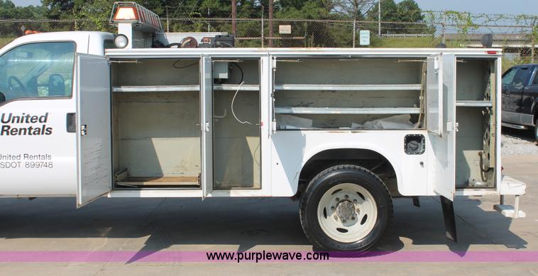 image for item I7756 2003 Ford F550 XL Super Duty service truck