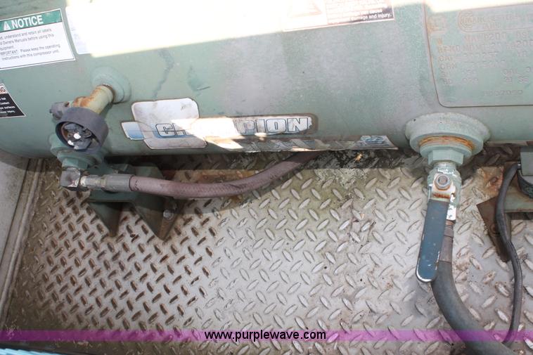 image for item I7756 2003 Ford F550 XL Super Duty service truck