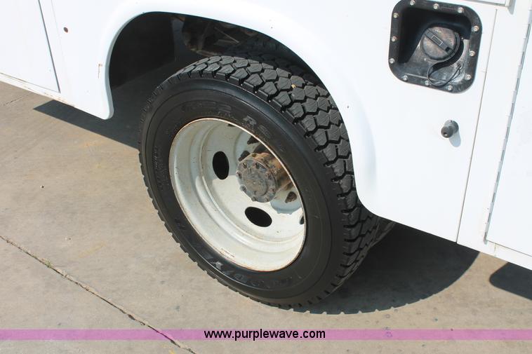image for item I7756 2003 Ford F550 XL Super Duty service truck