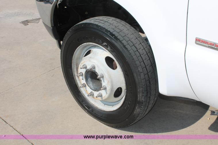 image for item I7756 2003 Ford F550 XL Super Duty service truck