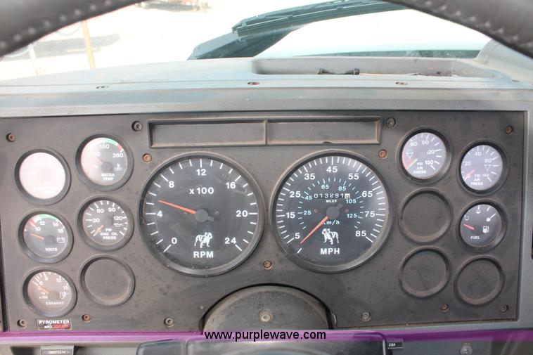 image for item I8179 1991 Mack CH613 semi truck