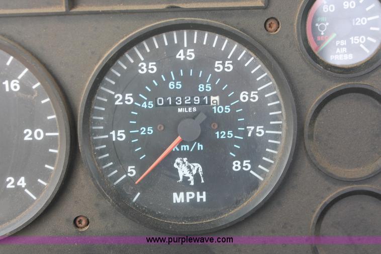 image for item I8179 1991 Mack CH613 semi truck