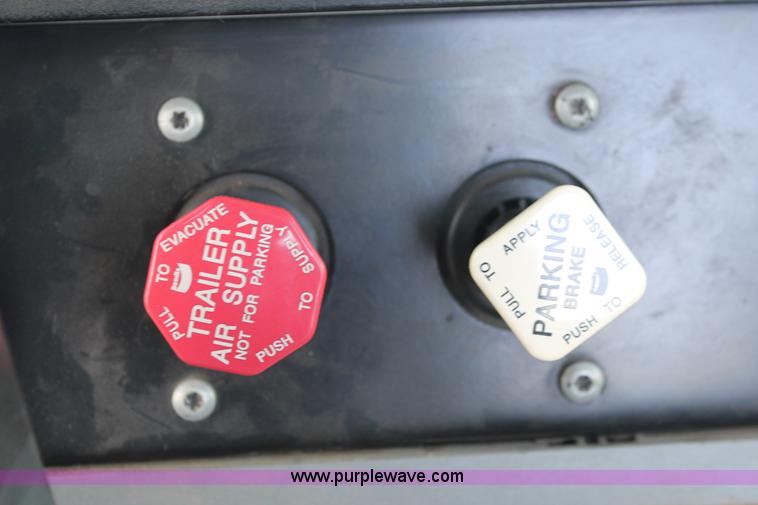 image for item I8179 1991 Mack CH613 semi truck