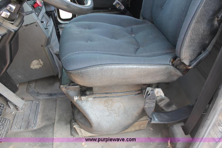 image for item I8179 1991 Mack CH613 semi truck