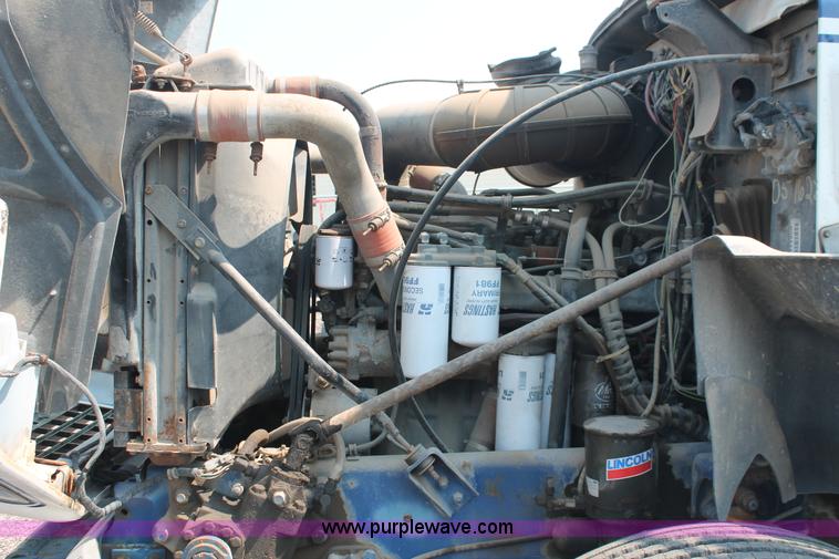 image for item I8179 1991 Mack CH613 semi truck