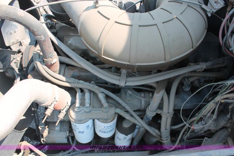 image for item I8179 1991 Mack CH613 semi truck