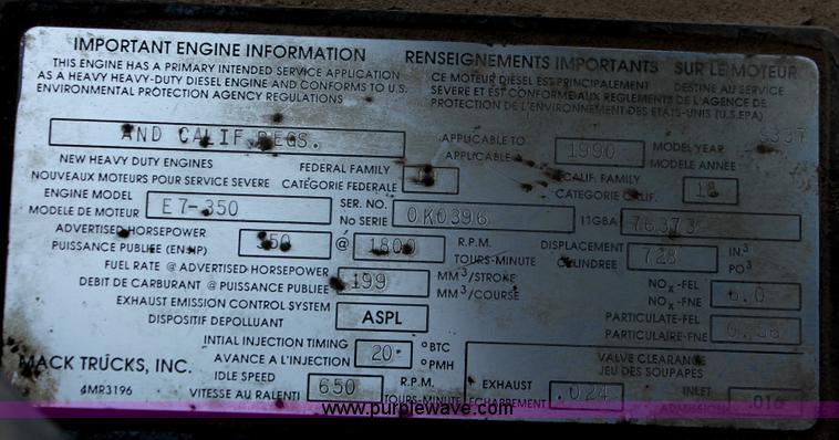 image for item I8179 1991 Mack CH613 semi truck