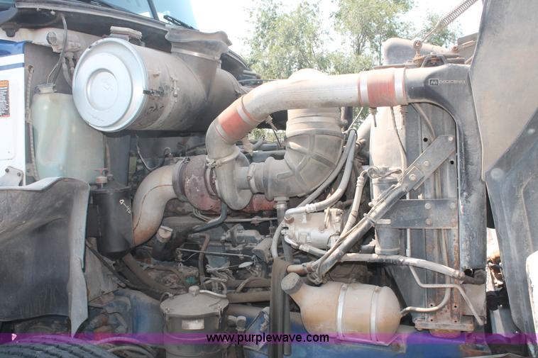 image for item I8179 1991 Mack CH613 semi truck