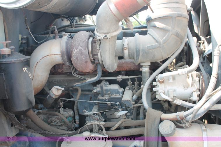 image for item I8179 1991 Mack CH613 semi truck