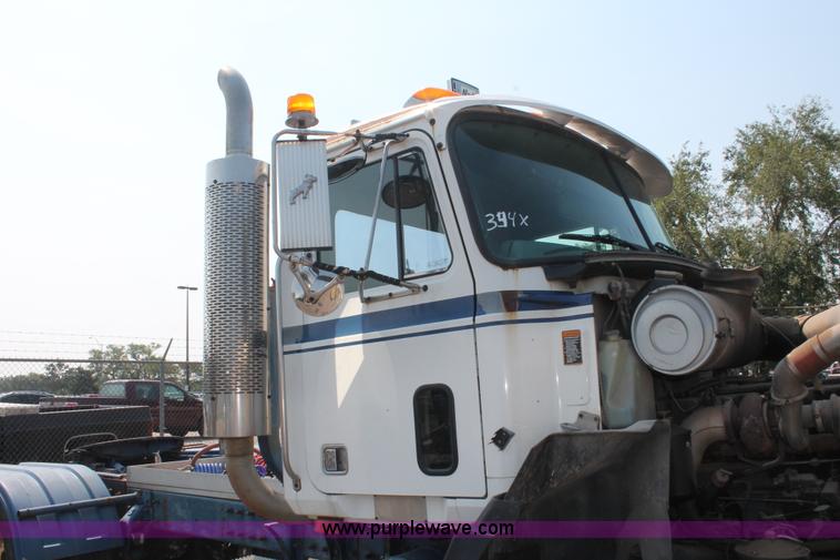 image for item I8179 1991 Mack CH613 semi truck