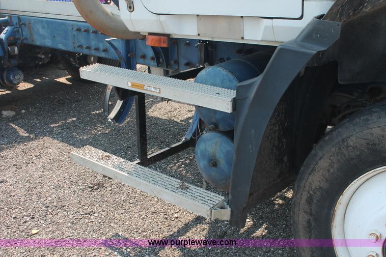 image for item I8179 1991 Mack CH613 semi truck