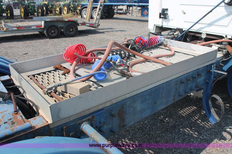 image for item I8179 1991 Mack CH613 semi truck