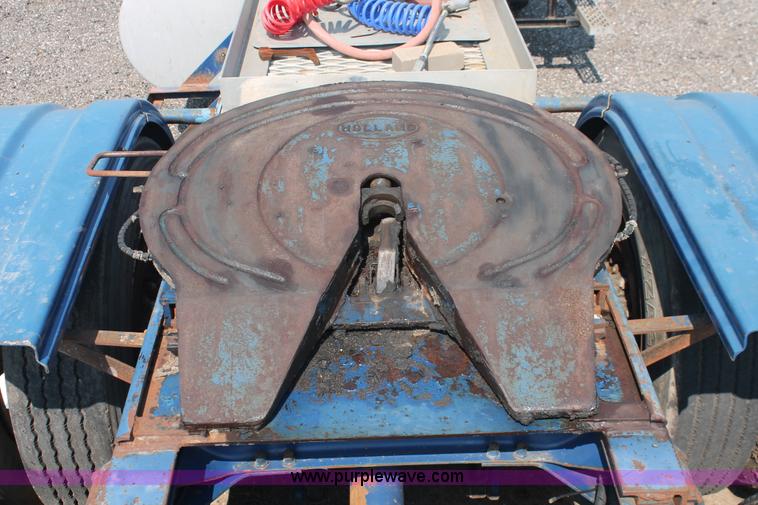 image for item I8179 1991 Mack CH613 semi truck