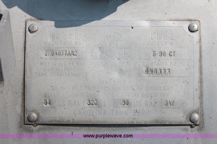 image for item I8179 1991 Mack CH613 semi truck