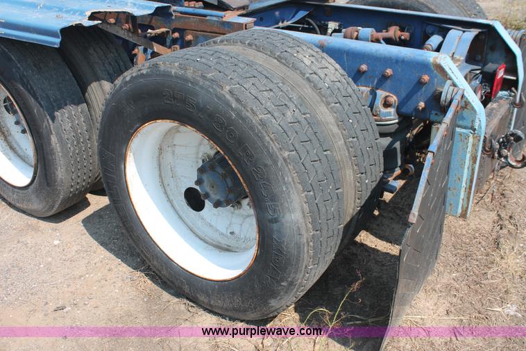 image for item I8179 1991 Mack CH613 semi truck