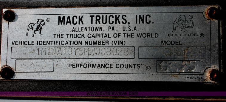 image for item I8179 1991 Mack CH613 semi truck